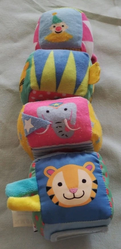 🌈 Lot de cubes d’éveil bébé Lupilu bon état